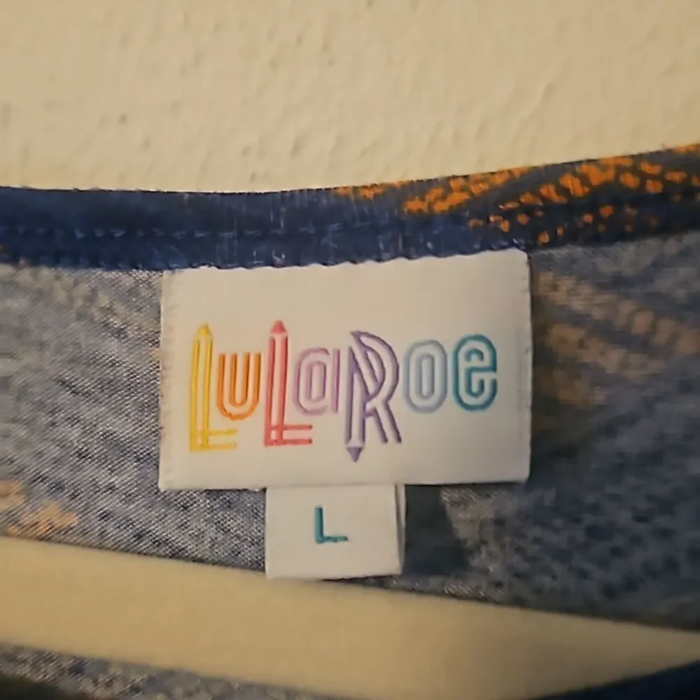 LULAROE WOMAN TUNIC TOP L